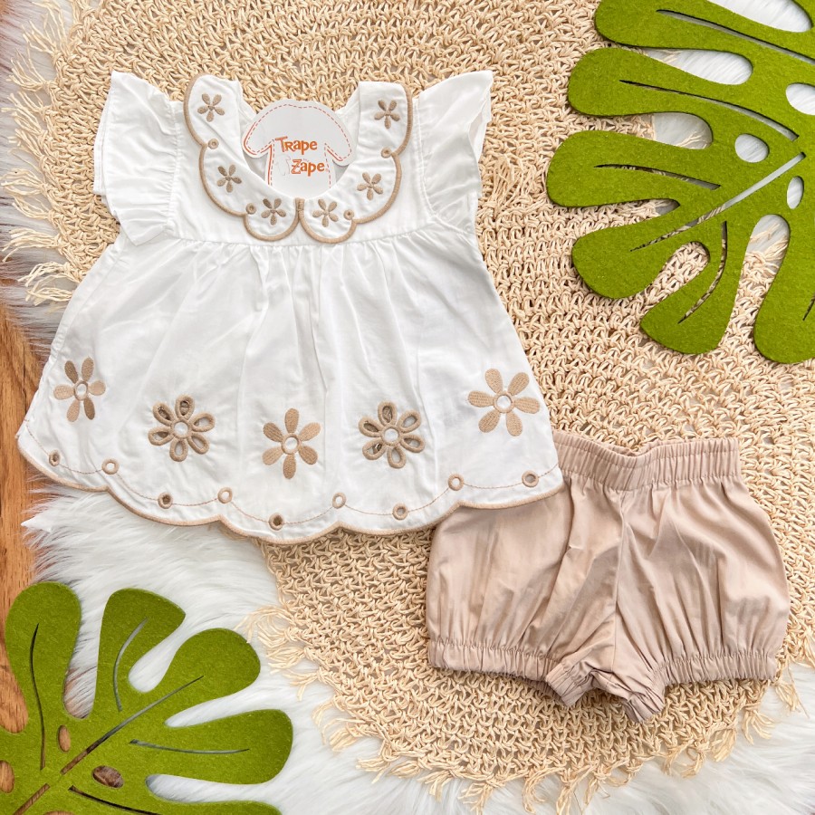 Conj. Batinha com Flores em Laise e Short - Areia e Off White